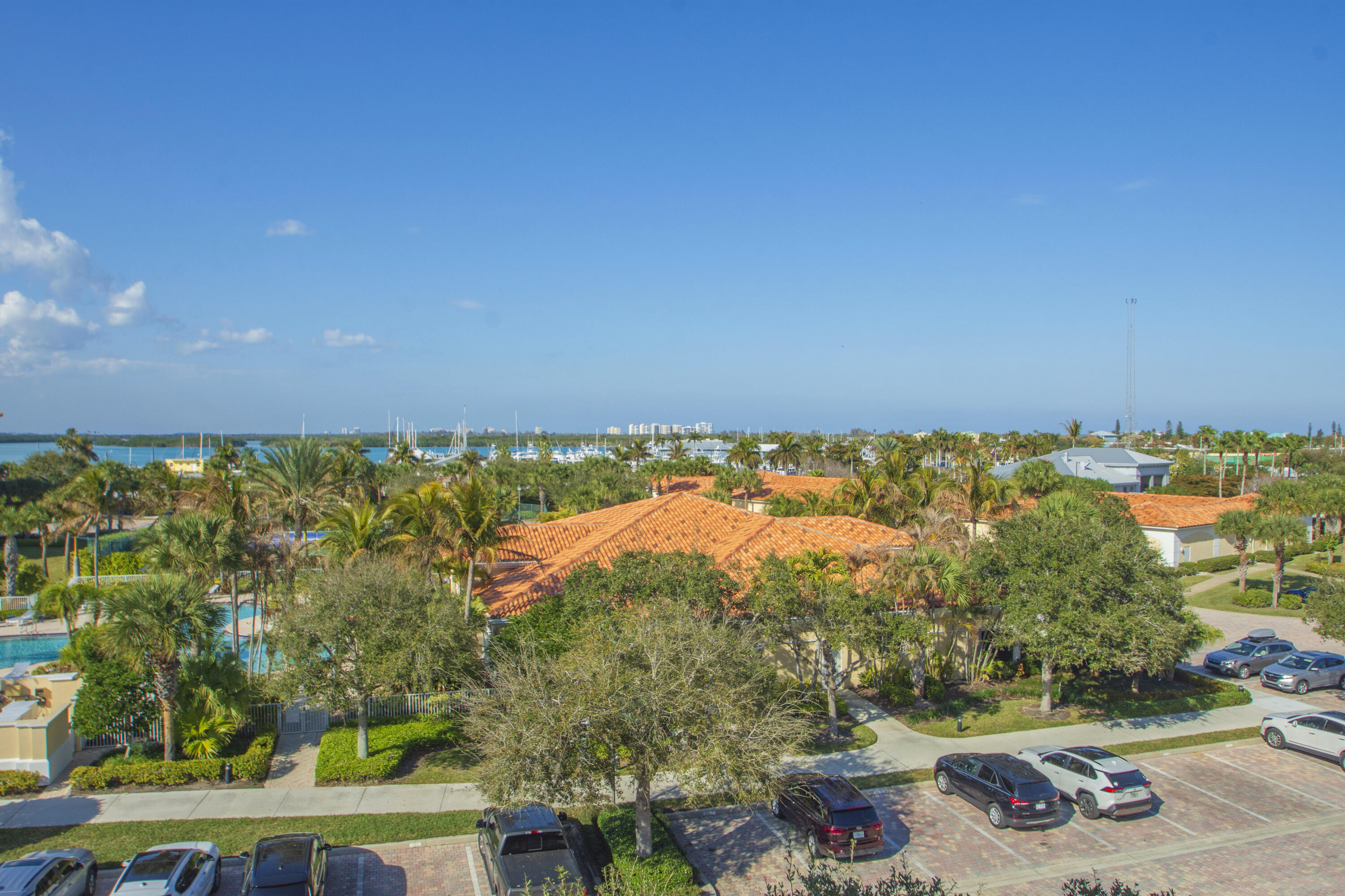HARBOUR ISLE AT HUTCHINSON ISLAND EAST,A CONDOMINI - Residential