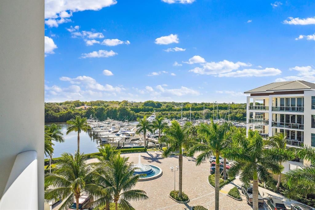 Photo of 2700 Donald Ross Road #502, Palm Beach Gardens, FL 33410 (MLS # R10683161)