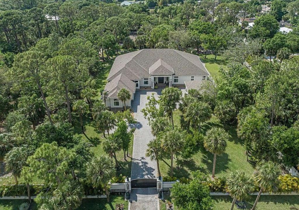 Photo of 145 24th Avenue, Vero Beach, FL 32962 (MLS # B26029896)