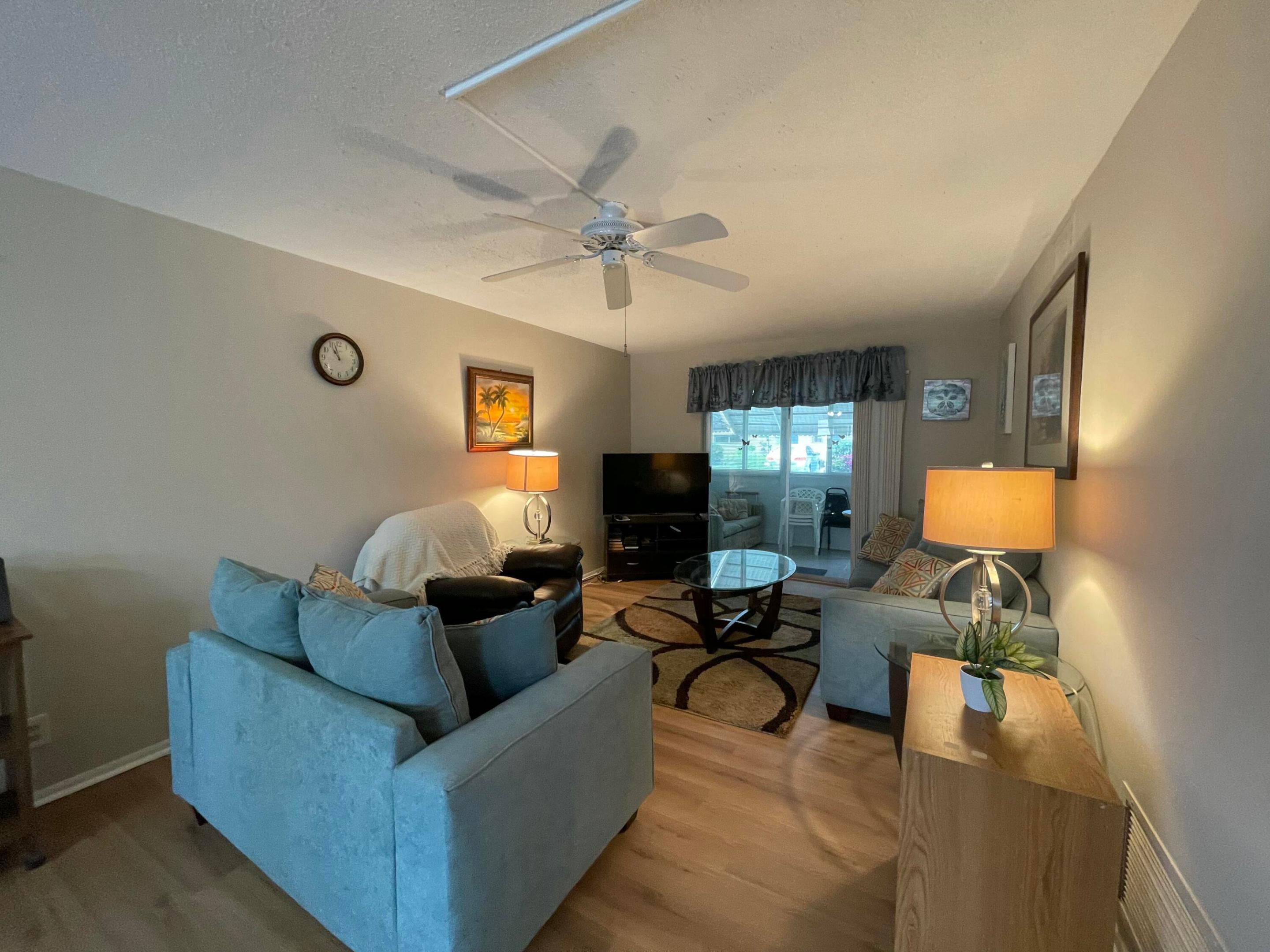 VILLAGE ROYALE CONDO 8 - Residential