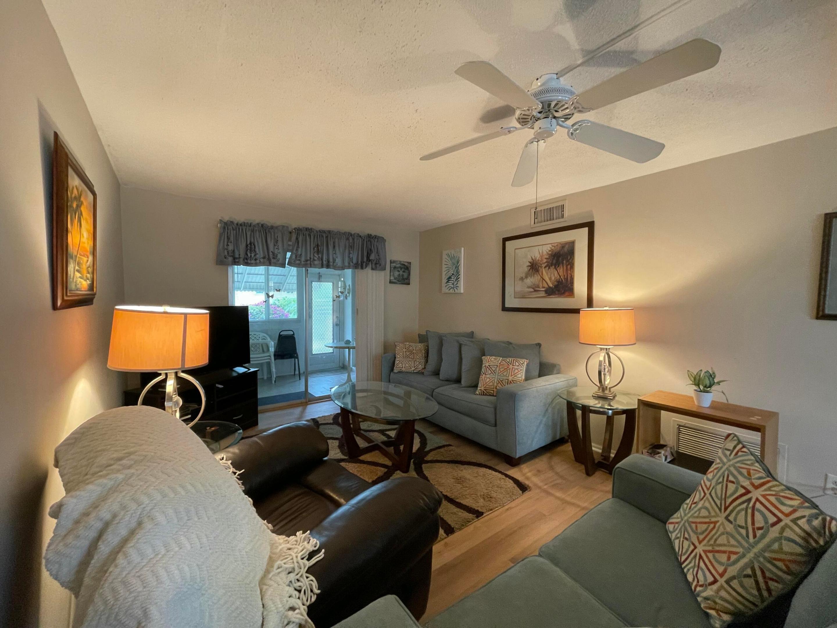 VILLAGE ROYALE CONDO 8 - Residential