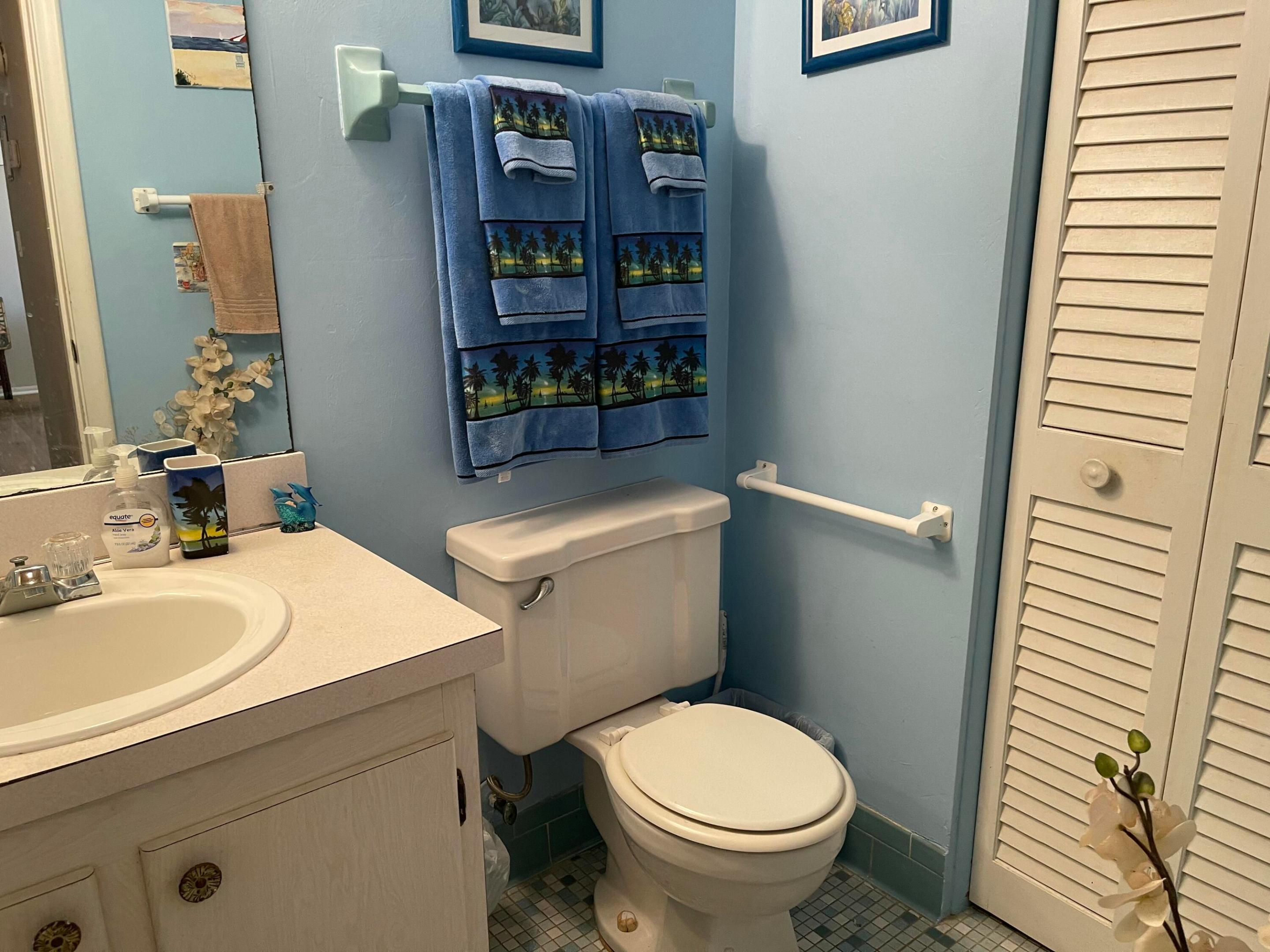 VILLAGE ROYALE CONDO 8 - Residential