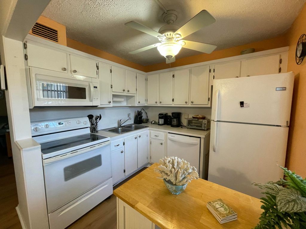 Photo of 2152 NE 1st Way #102, Boynton Beach, FL 33435 (MLS # B26019209)