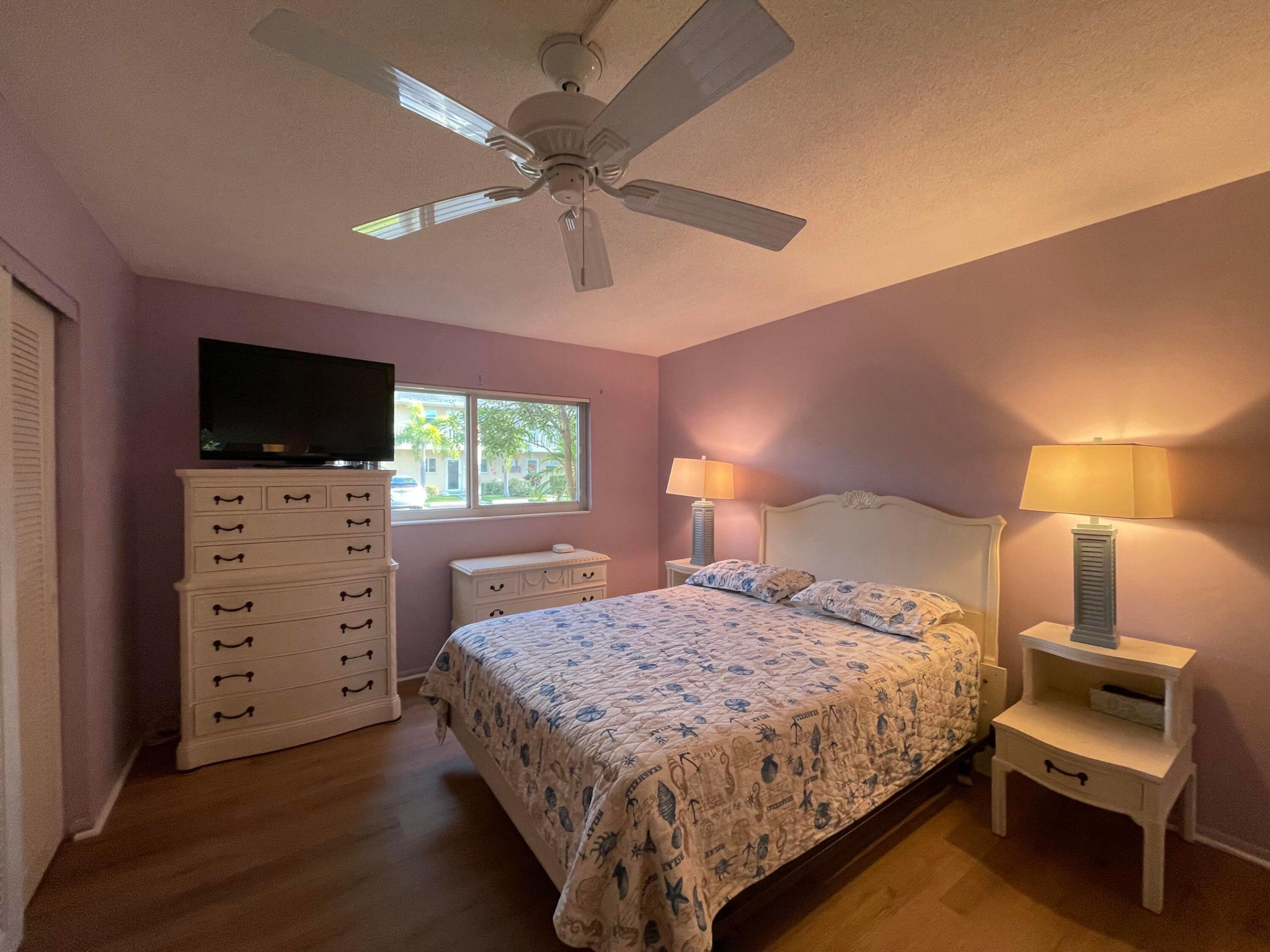 VILLAGE ROYALE CONDO 8 - Residential