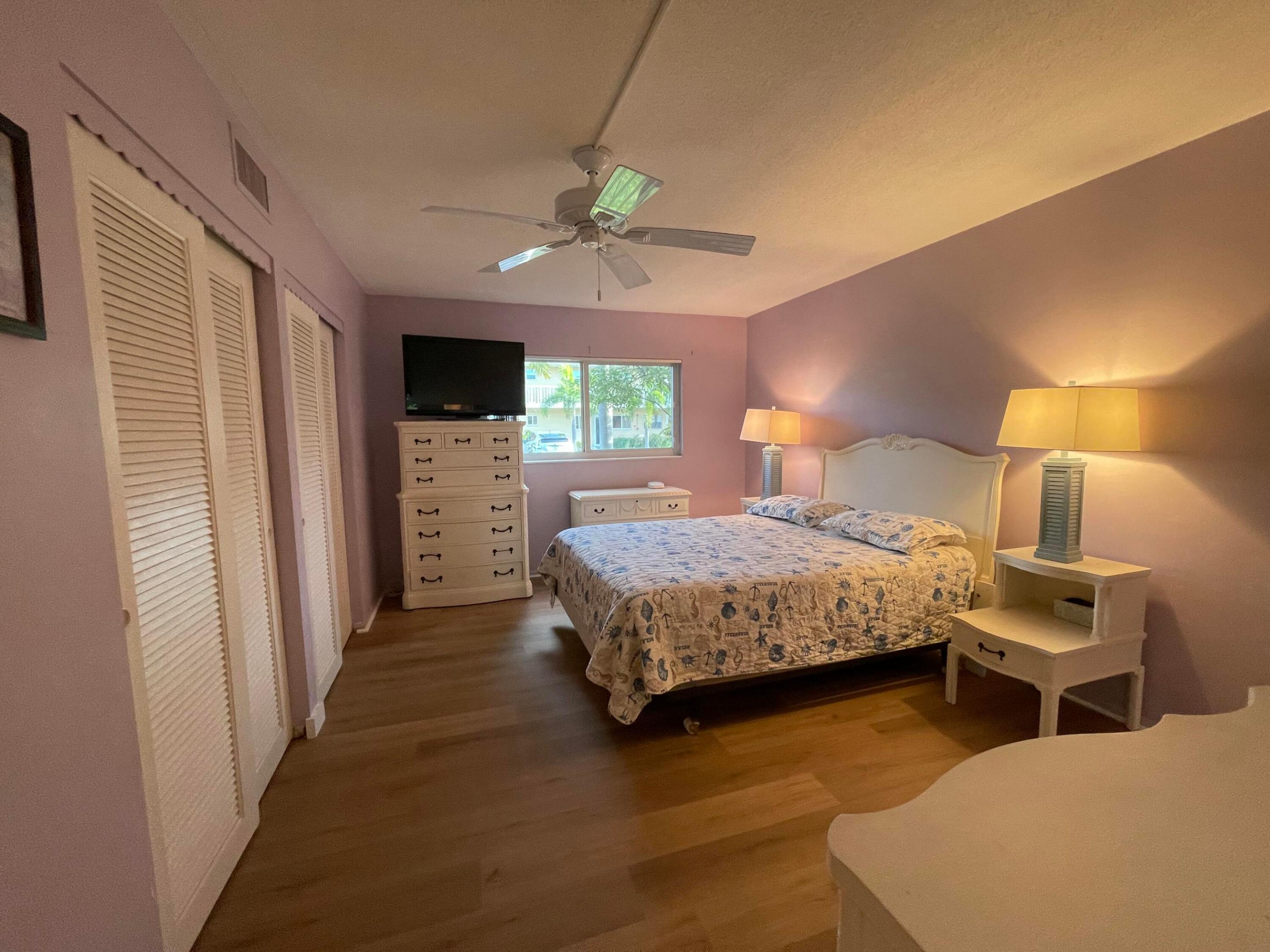 VILLAGE ROYALE CONDO 8 - Residential