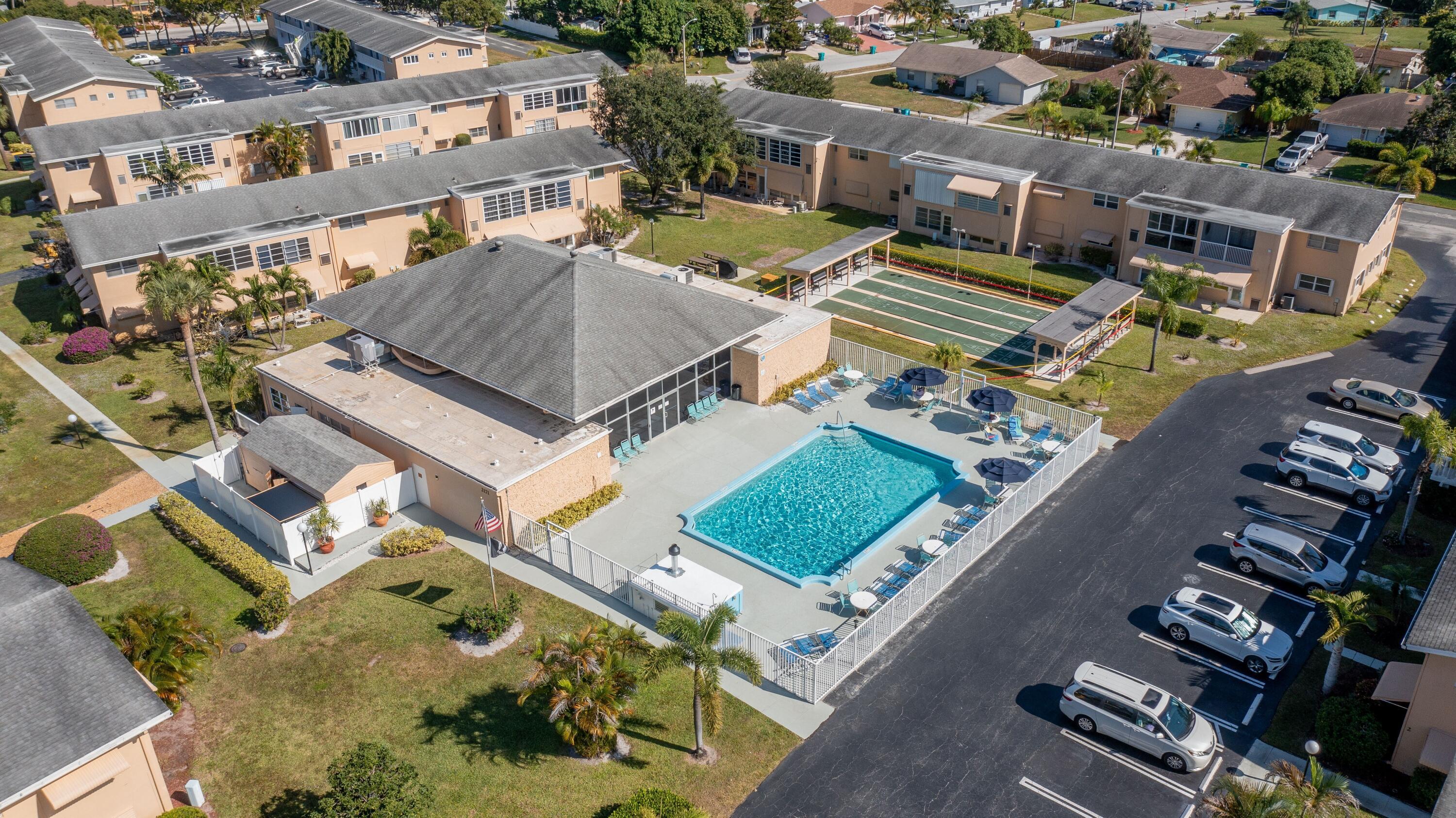 VILLAGE ROYALE CONDO 8 - Residential