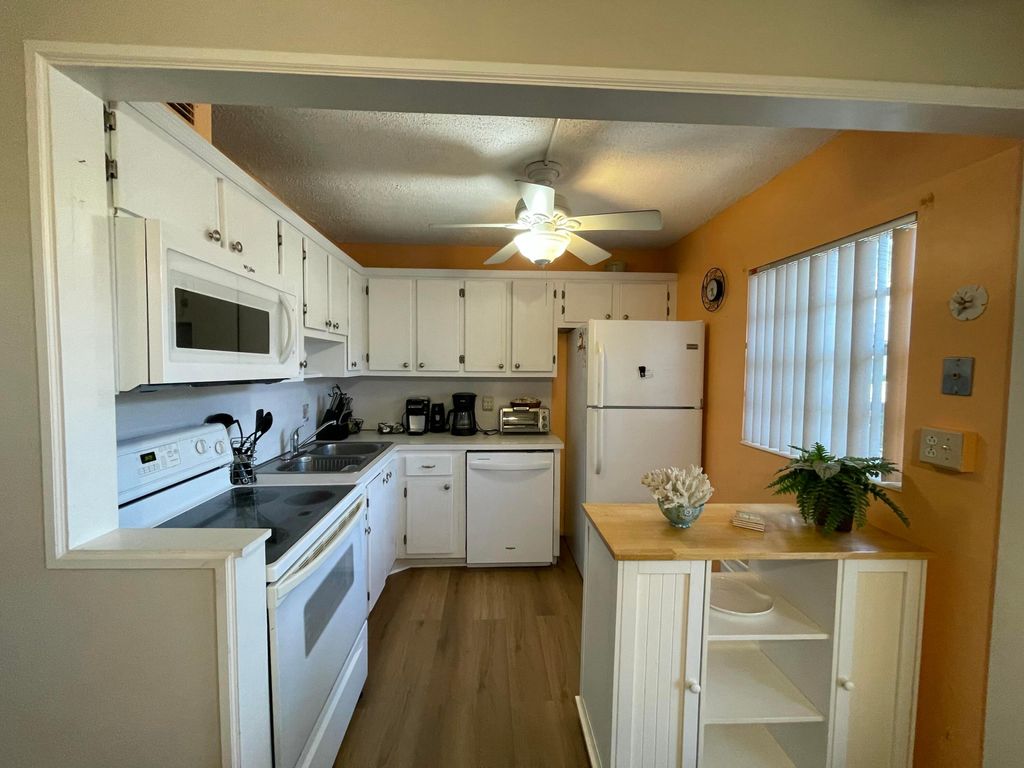 Photo of 2152 NE 1st Way #102, Boynton Beach, FL 33435 (MLS # B26019209)