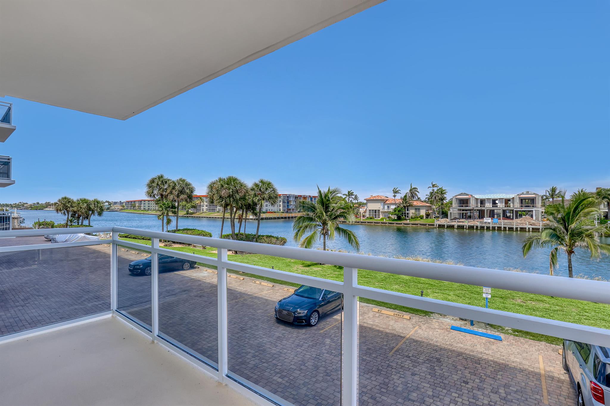 Stunning 2-bedroom, 2-bathroom Condo with direct intracoastal views and private beach access. This spacious unit features an open floor plan and a wrap-around balcony, perfect for enjoying breathtaking views. Enjoy resort-style amenities, including a private pool, BBQ area, fitness room, and a communal lounge. In addition, enjoy peace of mind with secured building access. Ideal for those seeking luxury coastal living!