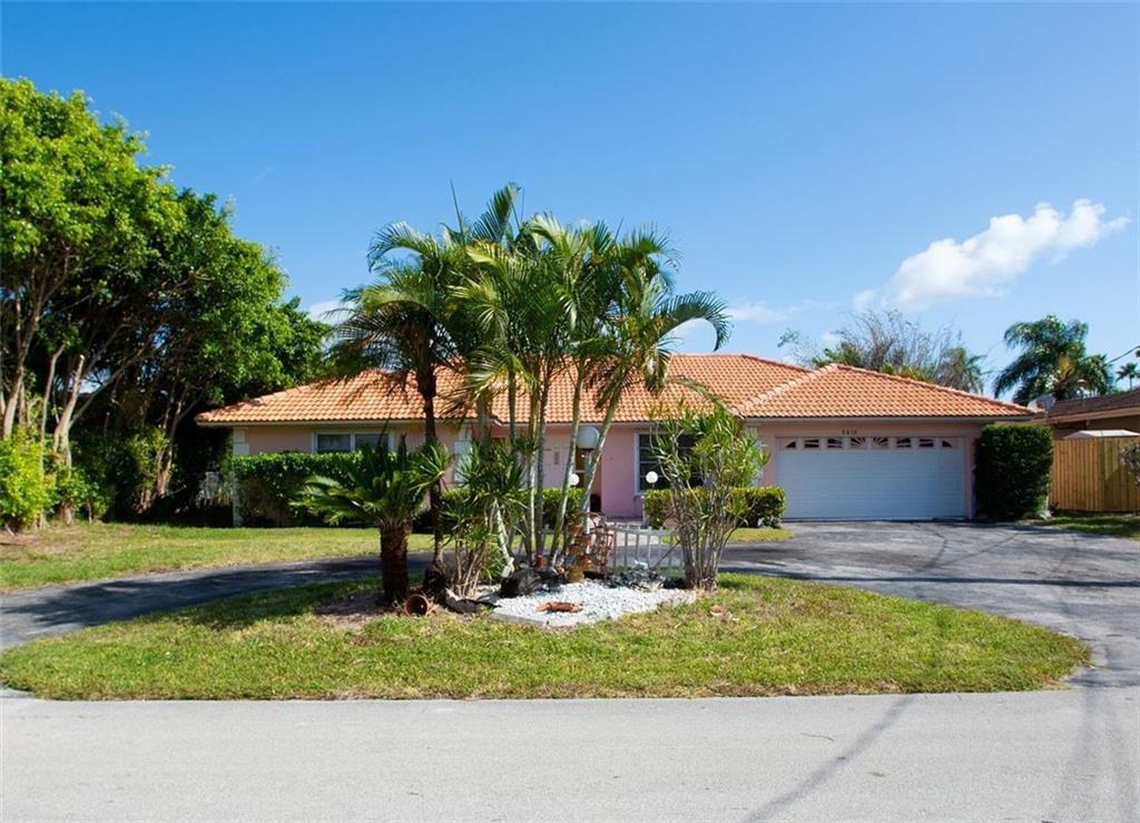 Photo of 2475 SE 9th St, Pompano Beach, FL 33062 (MLS # F10327658)