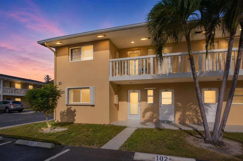 Photo of 2223 NE 1st Court #101, Boynton Beach, FL 33435 (MLS # B26058366)