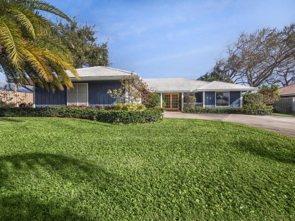 Photo of 52 Birch Place, Jupiter, FL 33469 (MLS # R10955594)