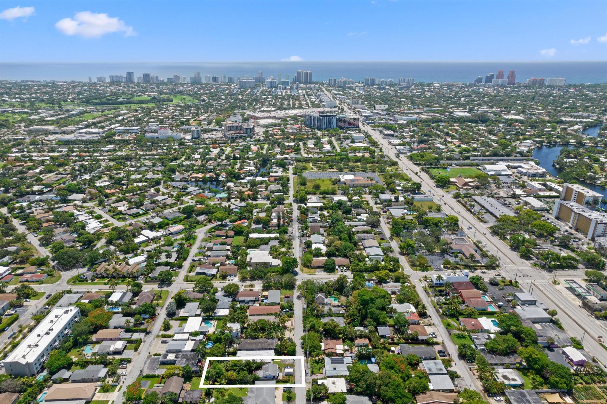 1561 NE 33rd Street, Oakland Park, FL, 33334/$450,000 2 1561 NE 33rd Street