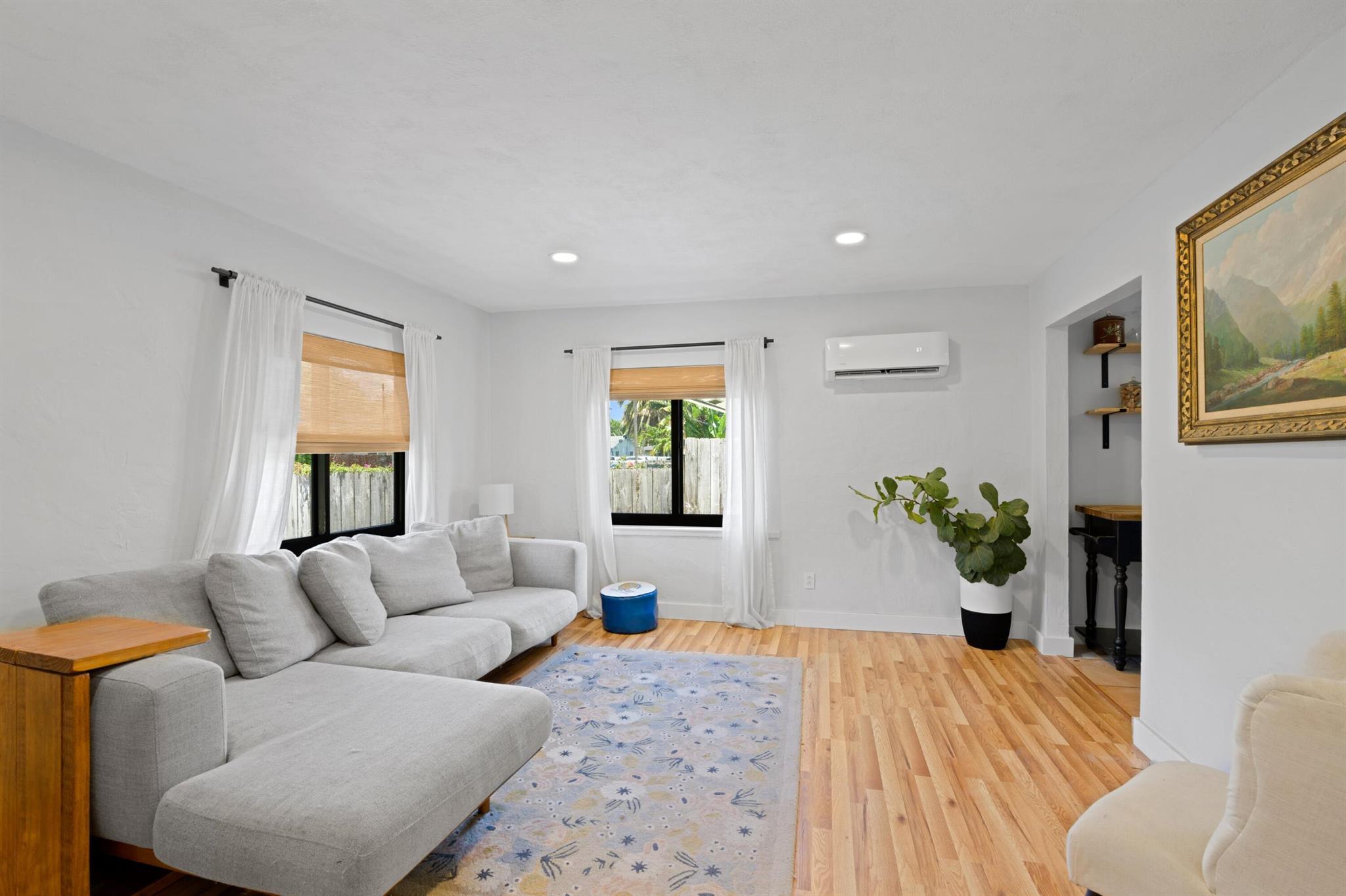 1561 NE 33rd Street, Oakland Park, FL, 33334/$450,000 3 1561 NE 33rd Street