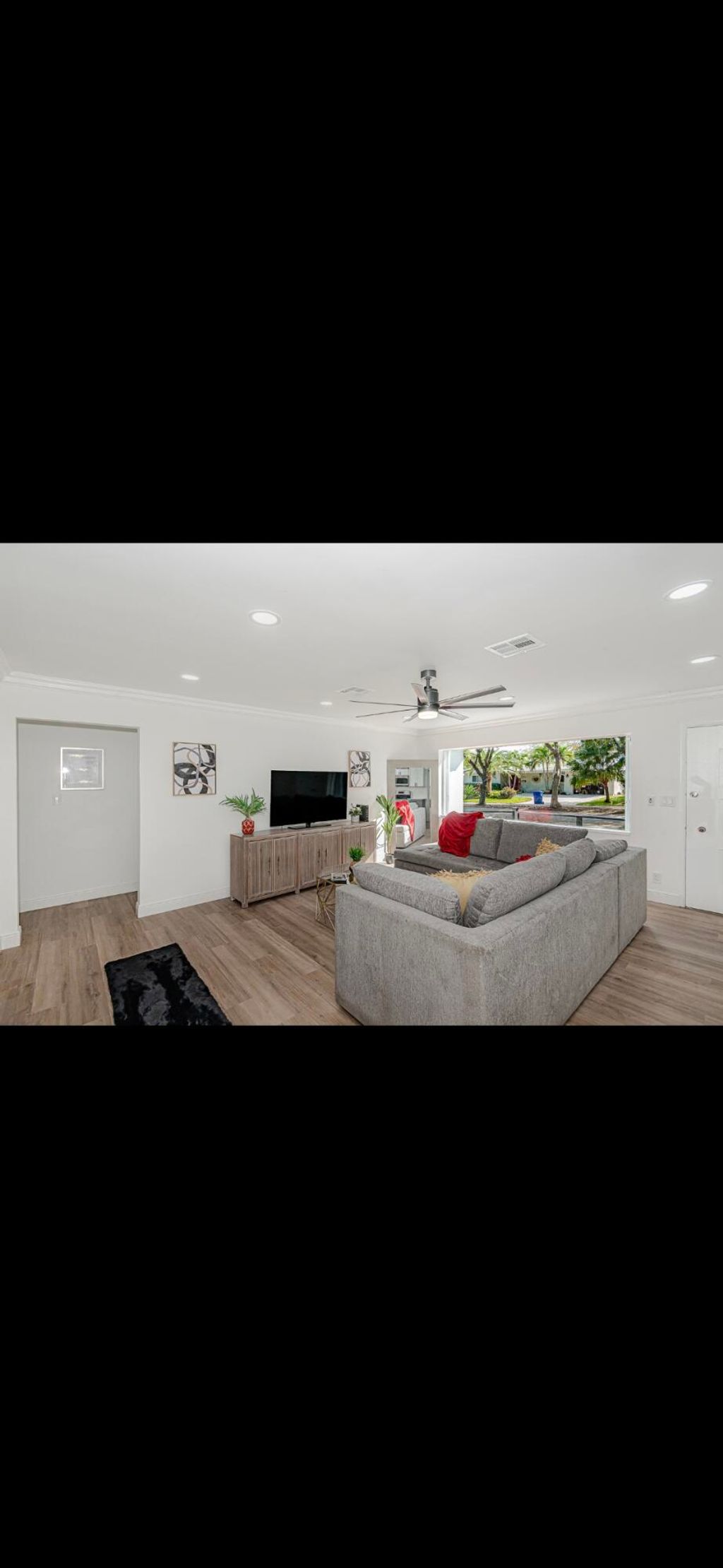 Photo of 2585 SE 4th Street, Pompano Beach, FL 33062 (MLS # B26009387)