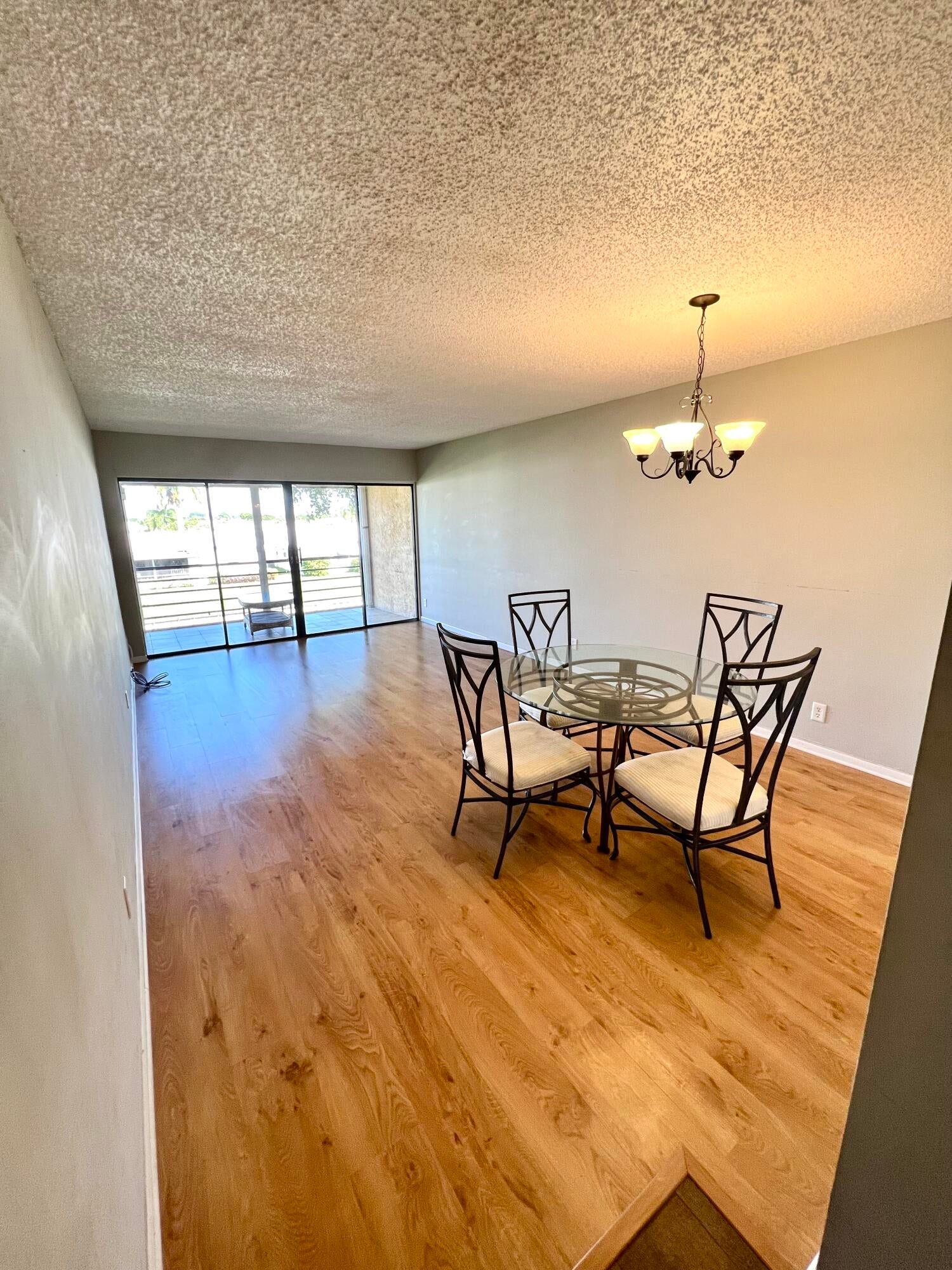 1901 W WOOLBRIGHT Road W A206