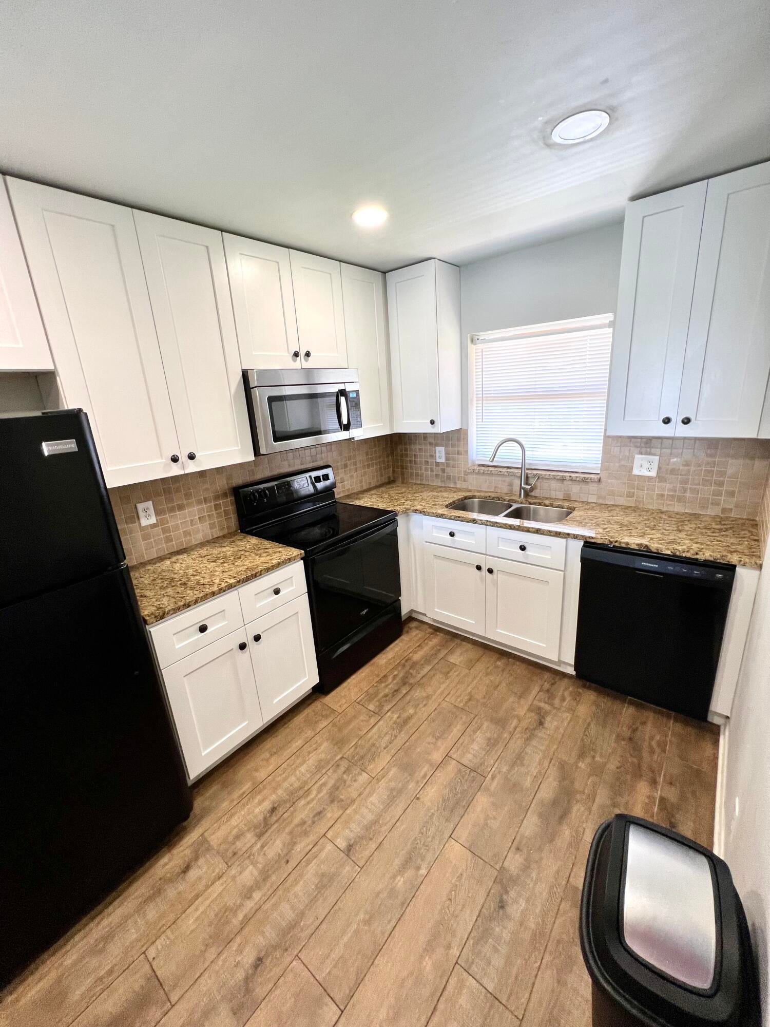 1901 W WOOLBRIGHT Road W A206