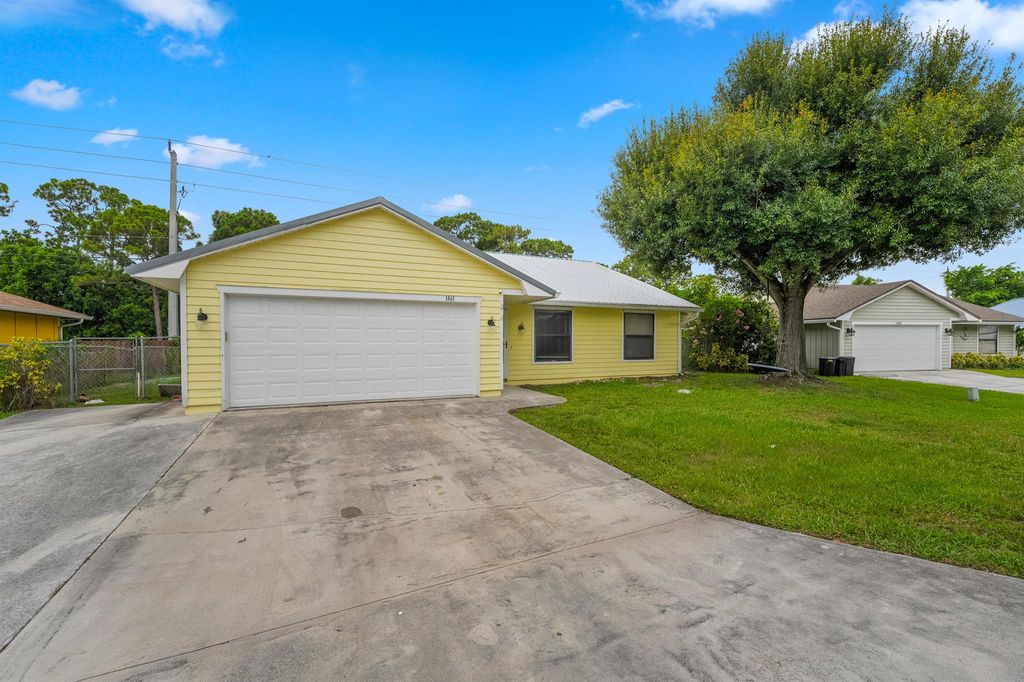 Photo of 1461 SW Vizcaya Circle, Palm City, FL 34990 (MLS # R11005487)