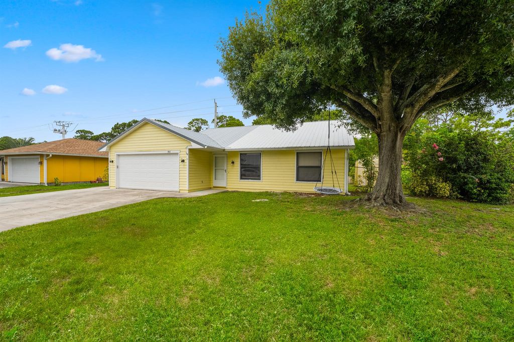 Photo of 1461 SW Vizcaya Circle, Palm City, FL 34990 (MLS # R11005487)