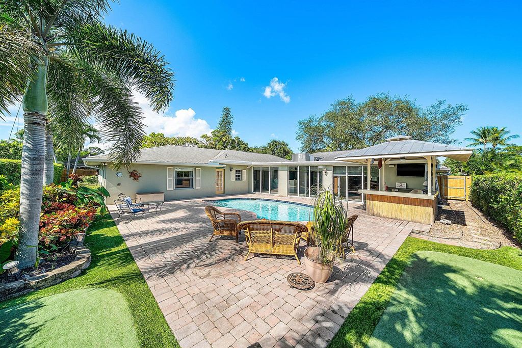 Photo of 4298 Magnolia Street, Palm Beach Gardens, FL 33418 (MLS # R11134203)