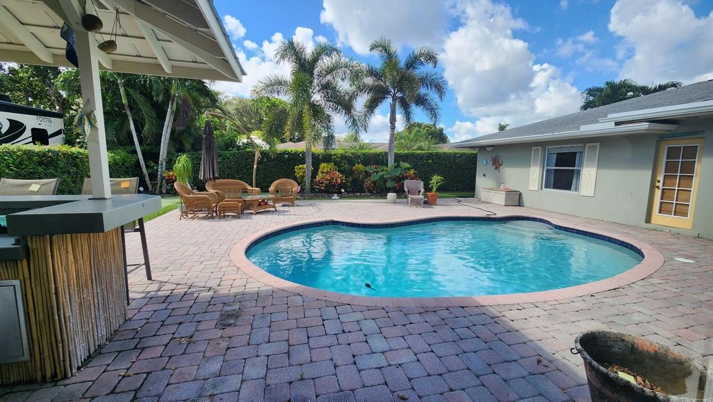 Photo of 4298 Magnolia Street, Palm Beach Gardens, FL 33418 (MLS # R11134203)