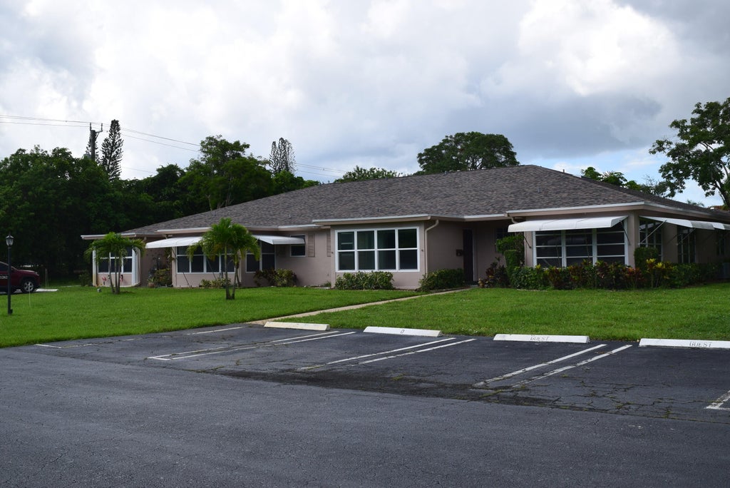 Photo of 1282 High Point Place S #C, Delray Beach, FL 33445 (MLS # R10898366)