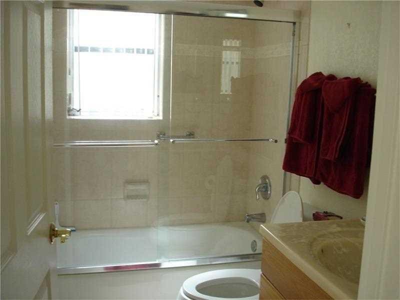 PALM LAKES - Residential