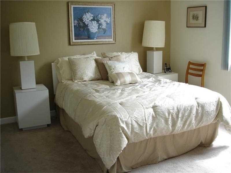 PALM LAKES - Residential