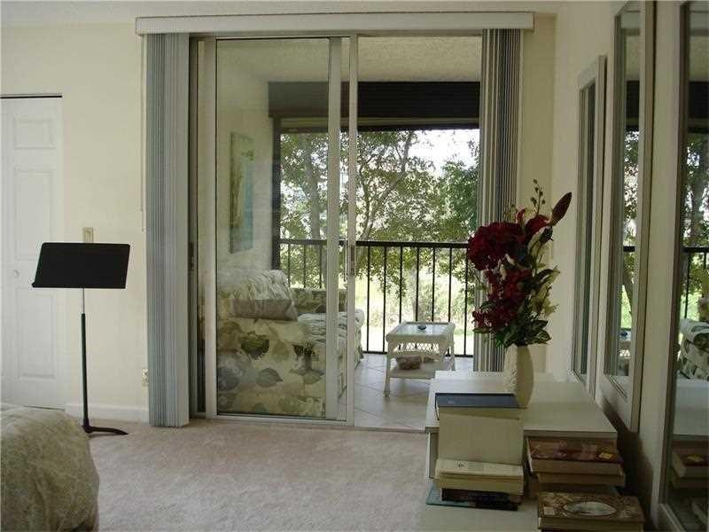 PALM LAKES - Residential