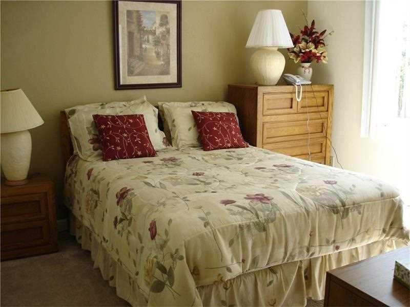 PALM LAKES - Residential