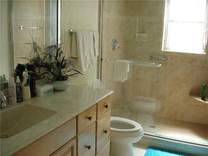 PALM LAKES - Residential