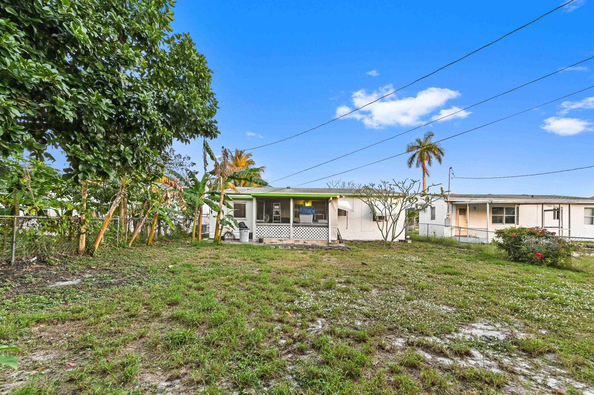 LAKE WORTH TOWN - Residential