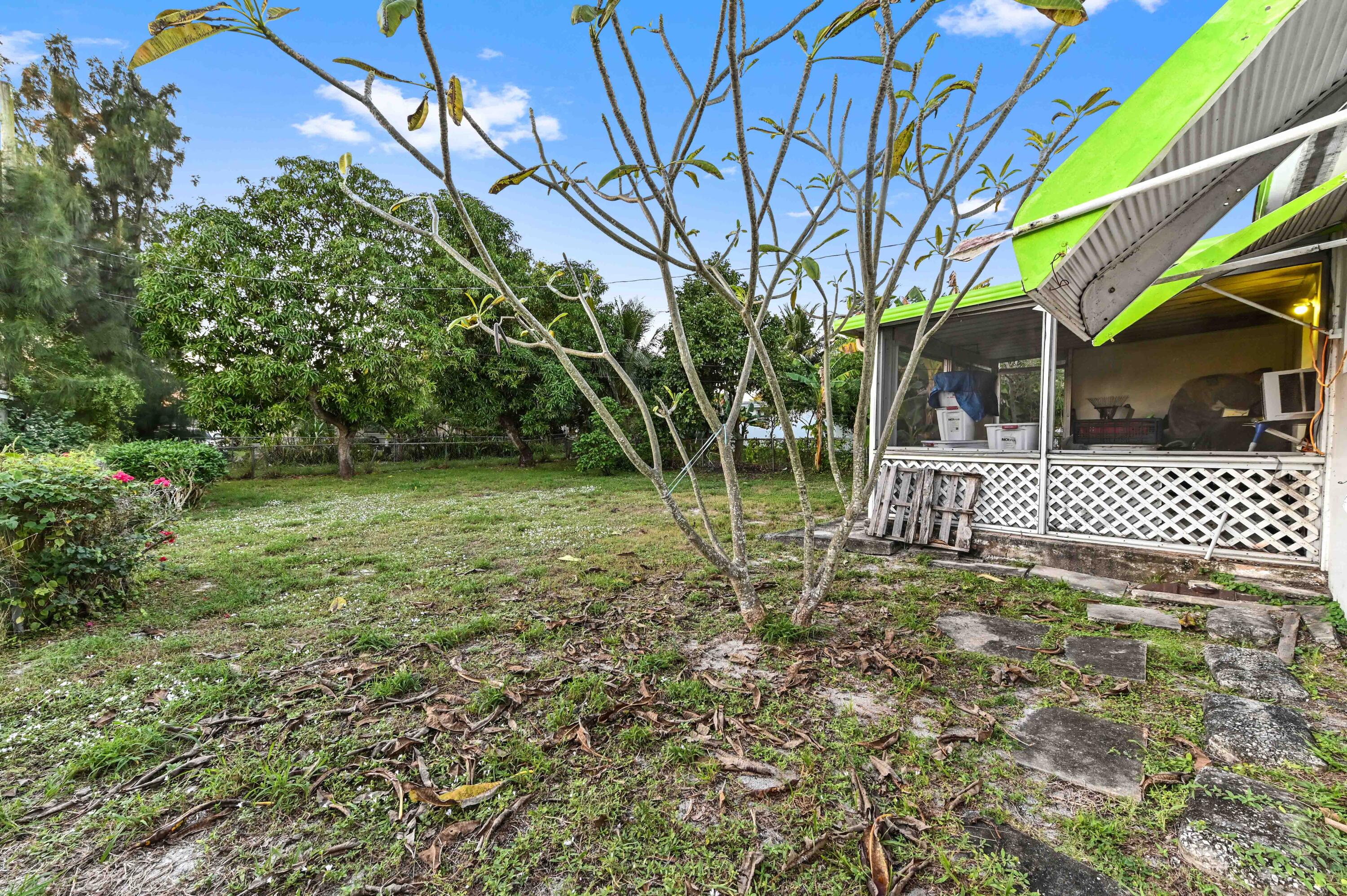 LAKE WORTH TOWN - Residential