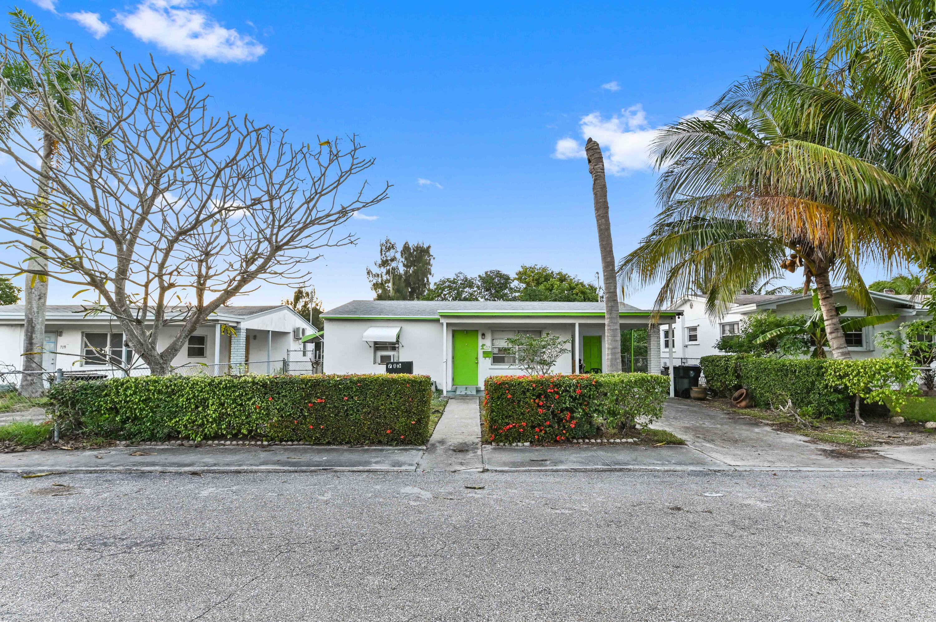 LAKE WORTH TOWN - Residential