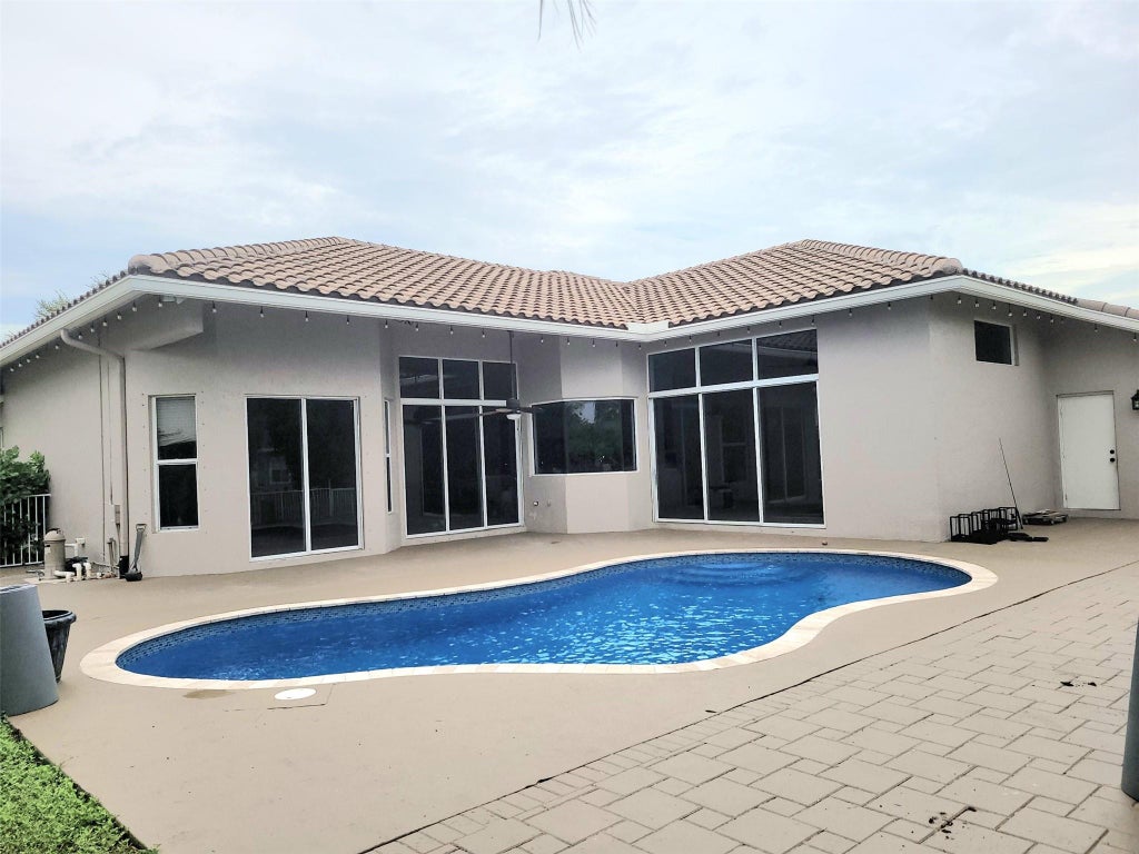 Photo of 5039 Kensington Circle, Coral Springs, FL 33076 (MLS # F10512838)