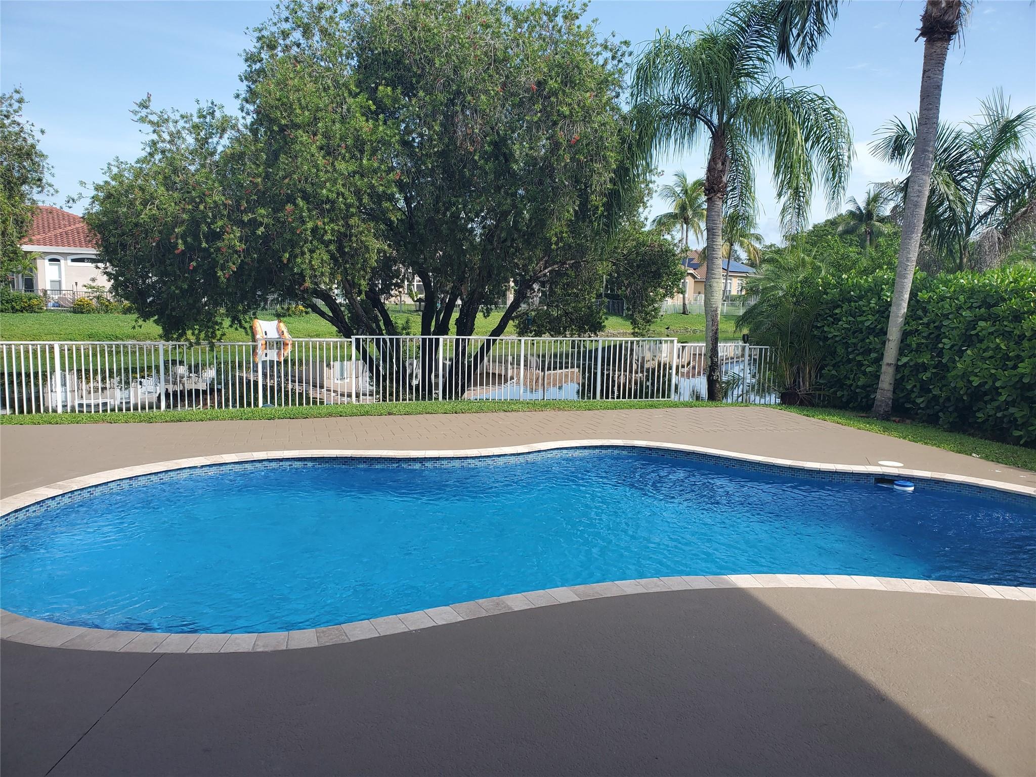 5039 Kensington Cir, Coral Springs, FL, 33076/$994,500 4 5039 Kensington Cir