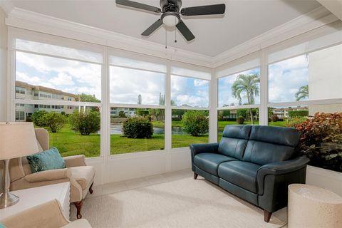 A home in Lauderdale Lakes