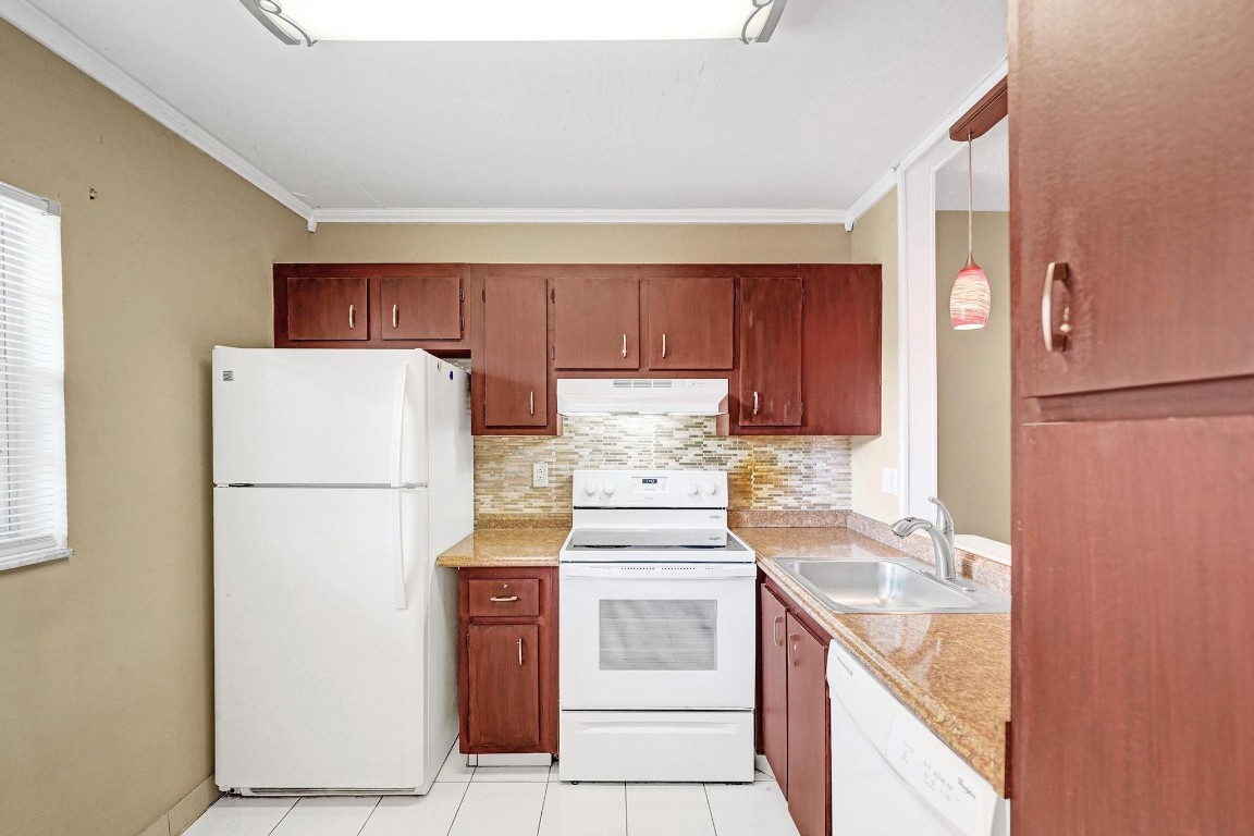 Poinciana #10 Pine Island - Residential Lease