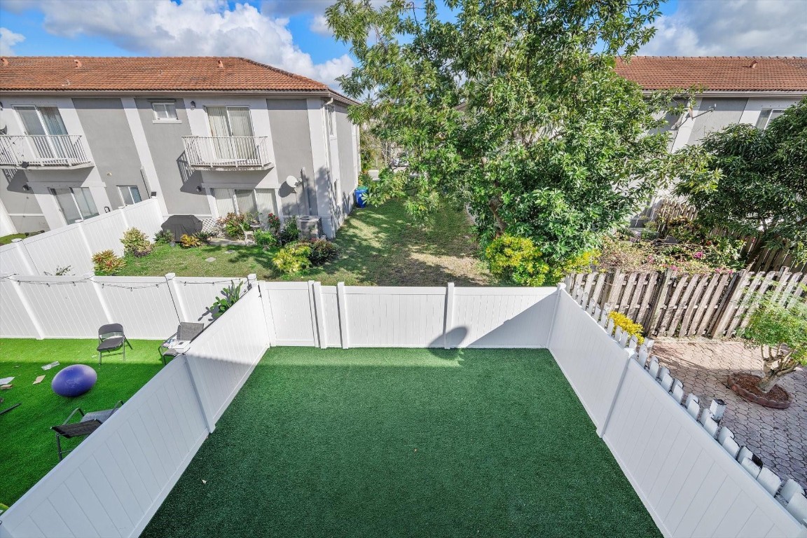 Harbour Lakes Townhomes - Residential