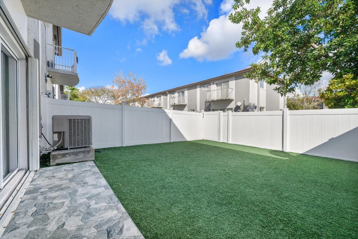 Harbour Lakes Townhomes - Residential