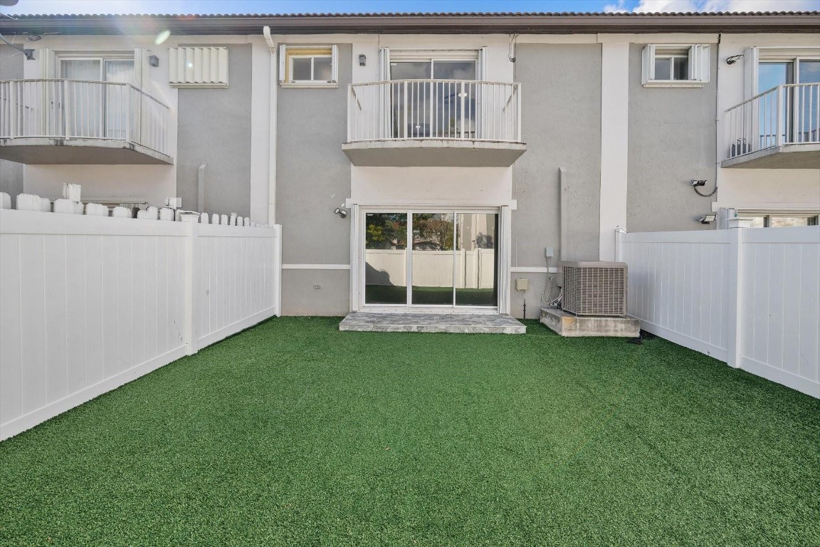 Harbour Lakes Townhomes - Residential