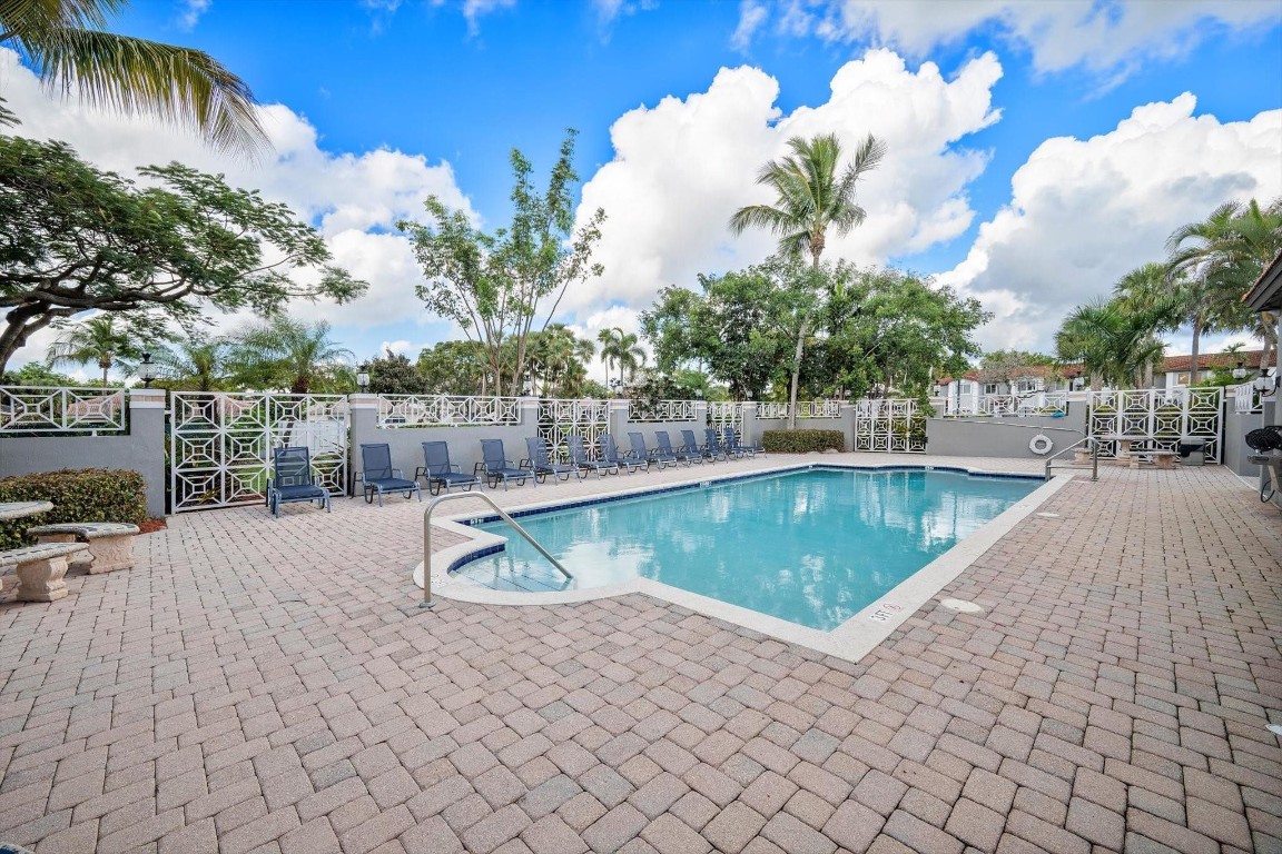 Harbour Lakes Townhomes - Residential