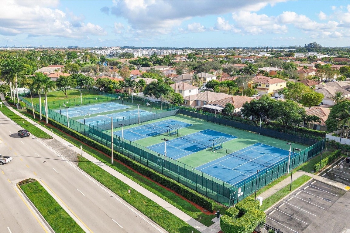 Harbour Lakes Townhomes - Residential