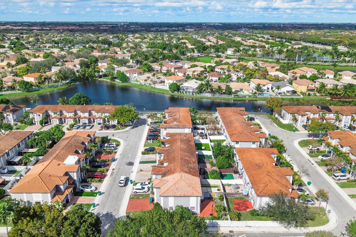 Harbour Lakes Townhomes - Residential