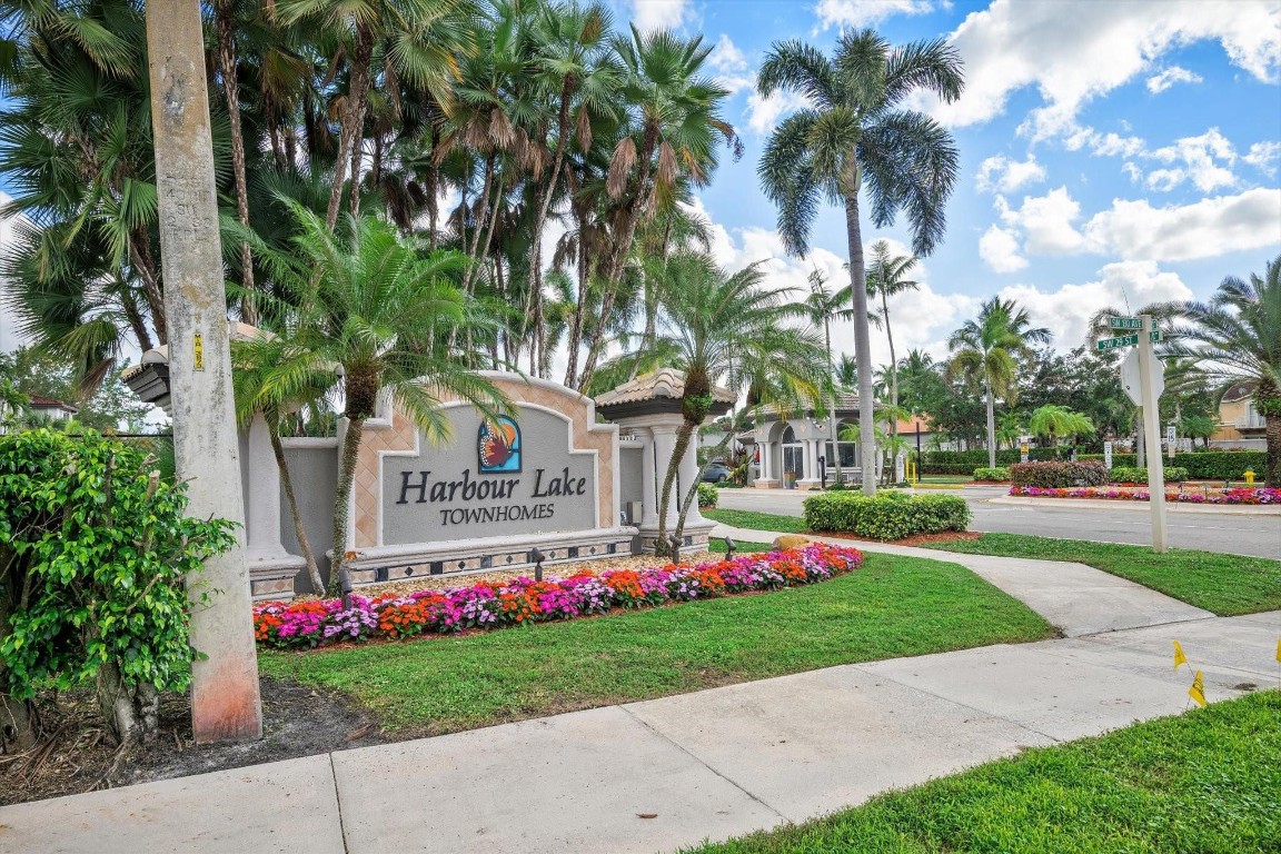 Harbour Lakes Townhomes - Residential