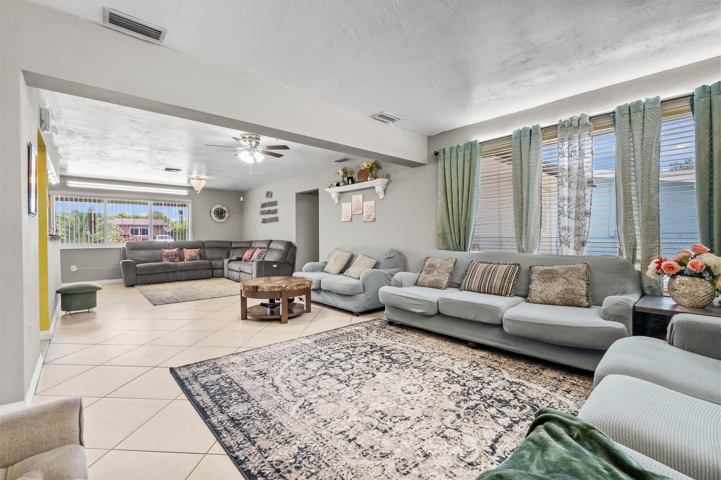 8460 NW 15TH Street, Pembroke Pines, FL, 33024/$724,000 2 8460 NW 15TH Street