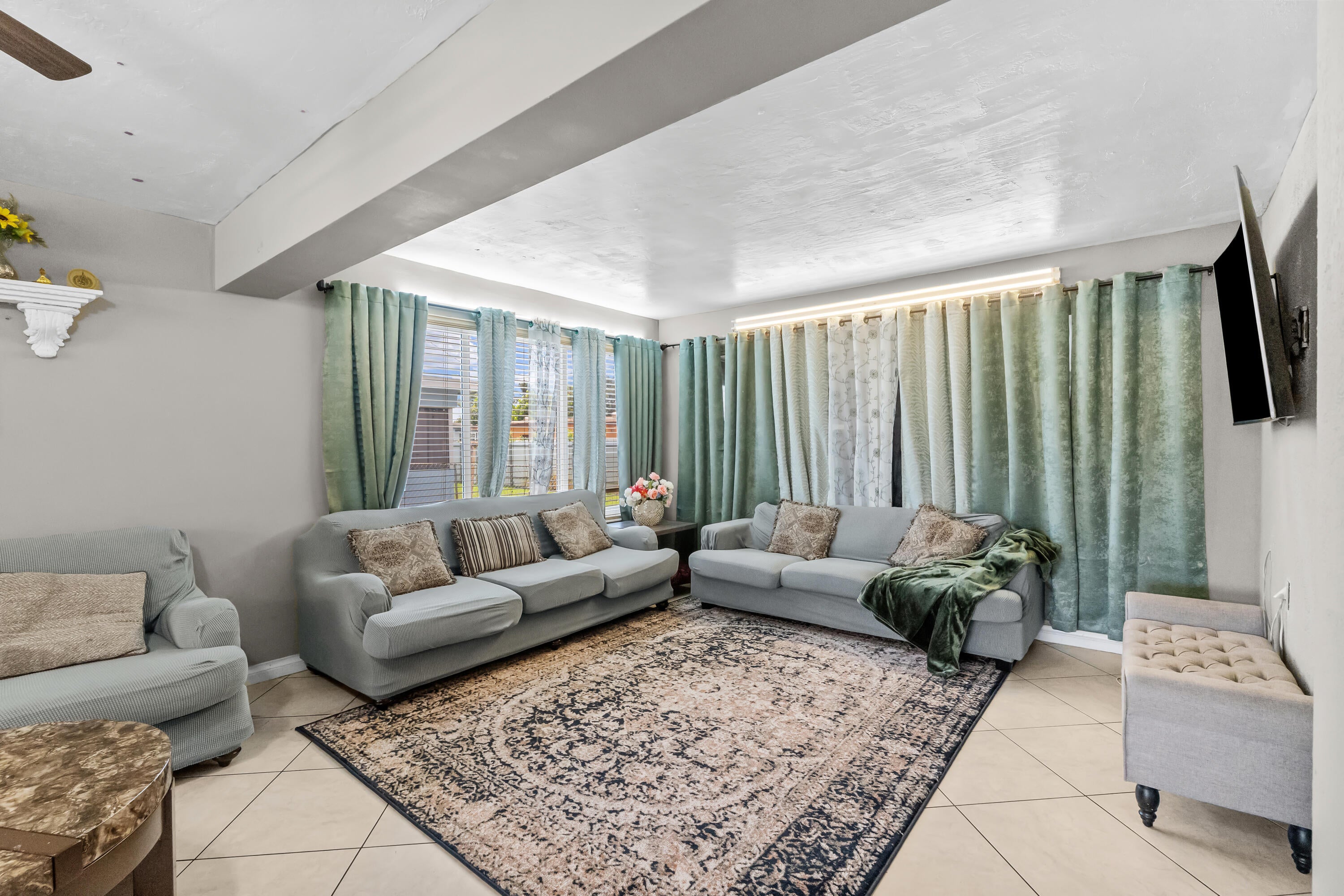 8460 NW 15TH Street, Pembroke Pines, FL, 33024/$724,000 1 8460 NW 15TH Street
