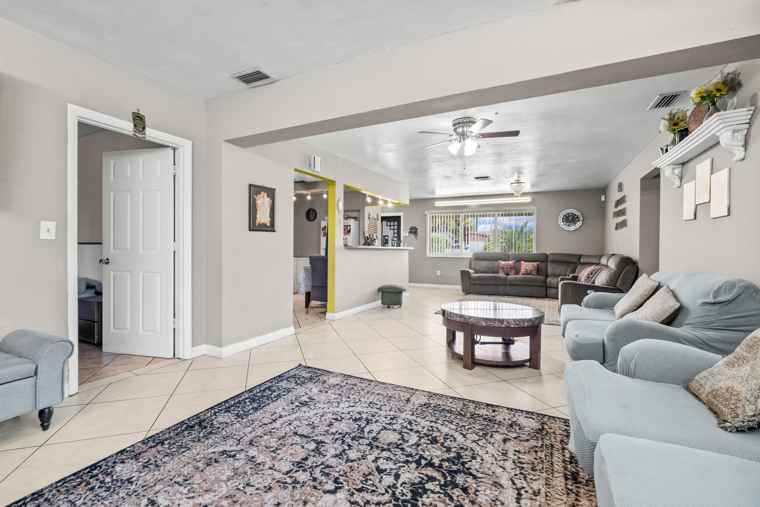 8460 NW 15TH Street, Pembroke Pines, FL, 33024/$724,000 3 8460 NW 15TH Street