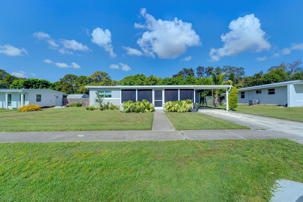 Photo of 270 Banyan Drive, Port St Lucie, FL 34952 (MLS # R10919522)