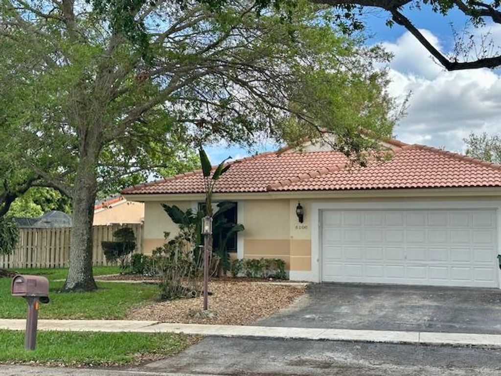 Photo of 6100 W Falcons Lea Drive, Davie, FL 33331 (MLS # B26005723)