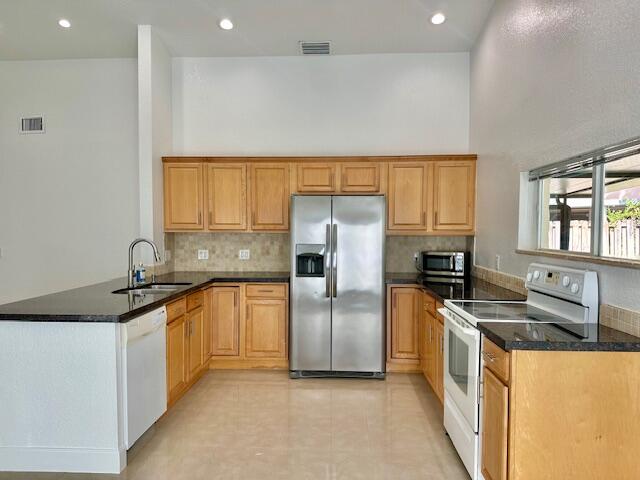 FALCONS LEA - Residential Lease